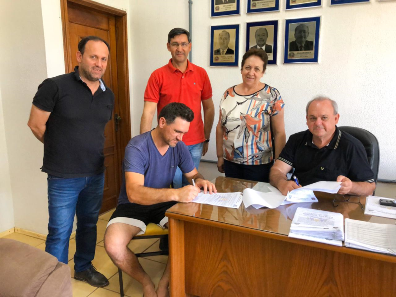 FIRMADO CONTRATO PARA REFORMA DA ESCOLA ARTHUR DA COSTA E SILVA